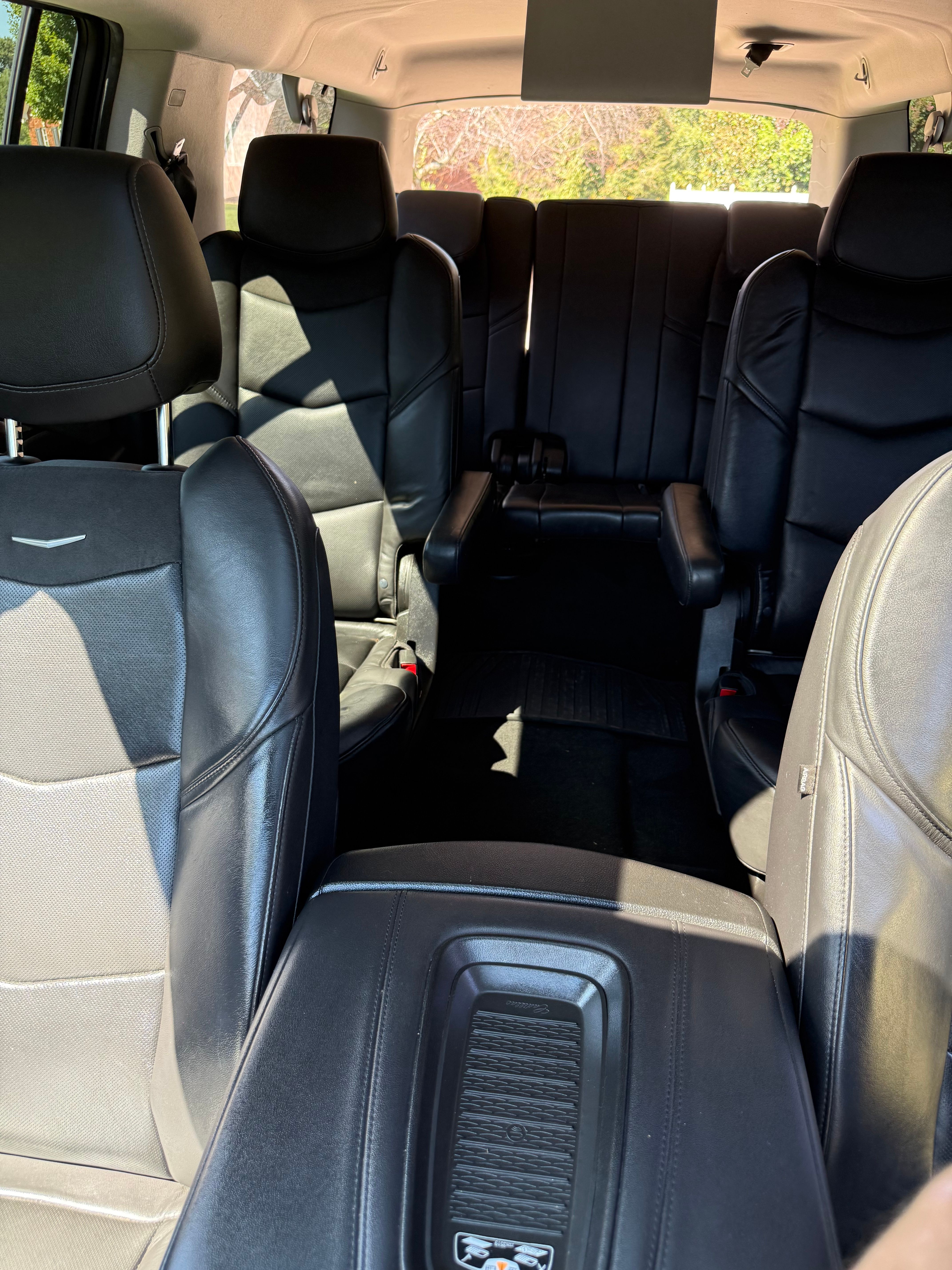Used 2019 Cadillac Escalade ESV Luxury AWD/4WD image 23