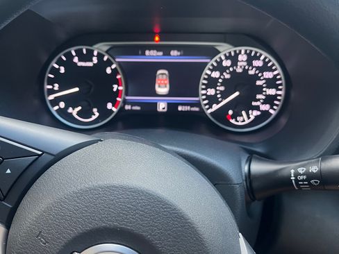 Used 2025 Nissan Sentra SV w/ Trunk Package image 8