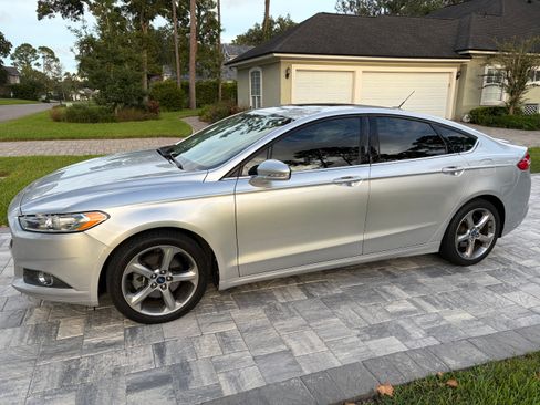 Used 2013 Ford Fusion SE FWD image 6