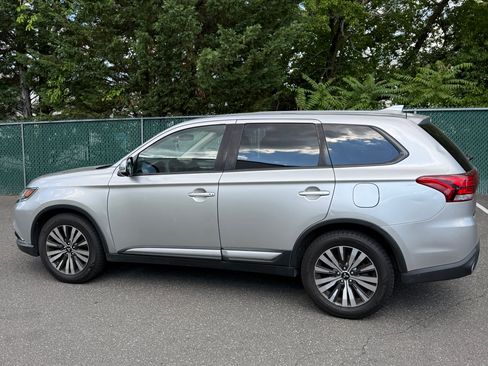 Used 2019 Mitsubishi Outlander SE FWD image 1