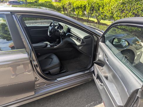 Used 2023 Toyota Camry SE image 12