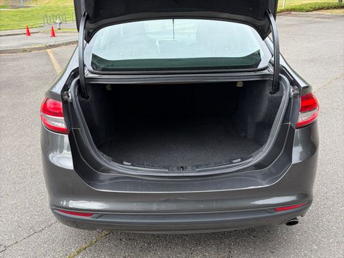 Used 2017 Ford Fusion SE FWD image 13