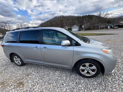 Used 2016 Toyota Sienna LE