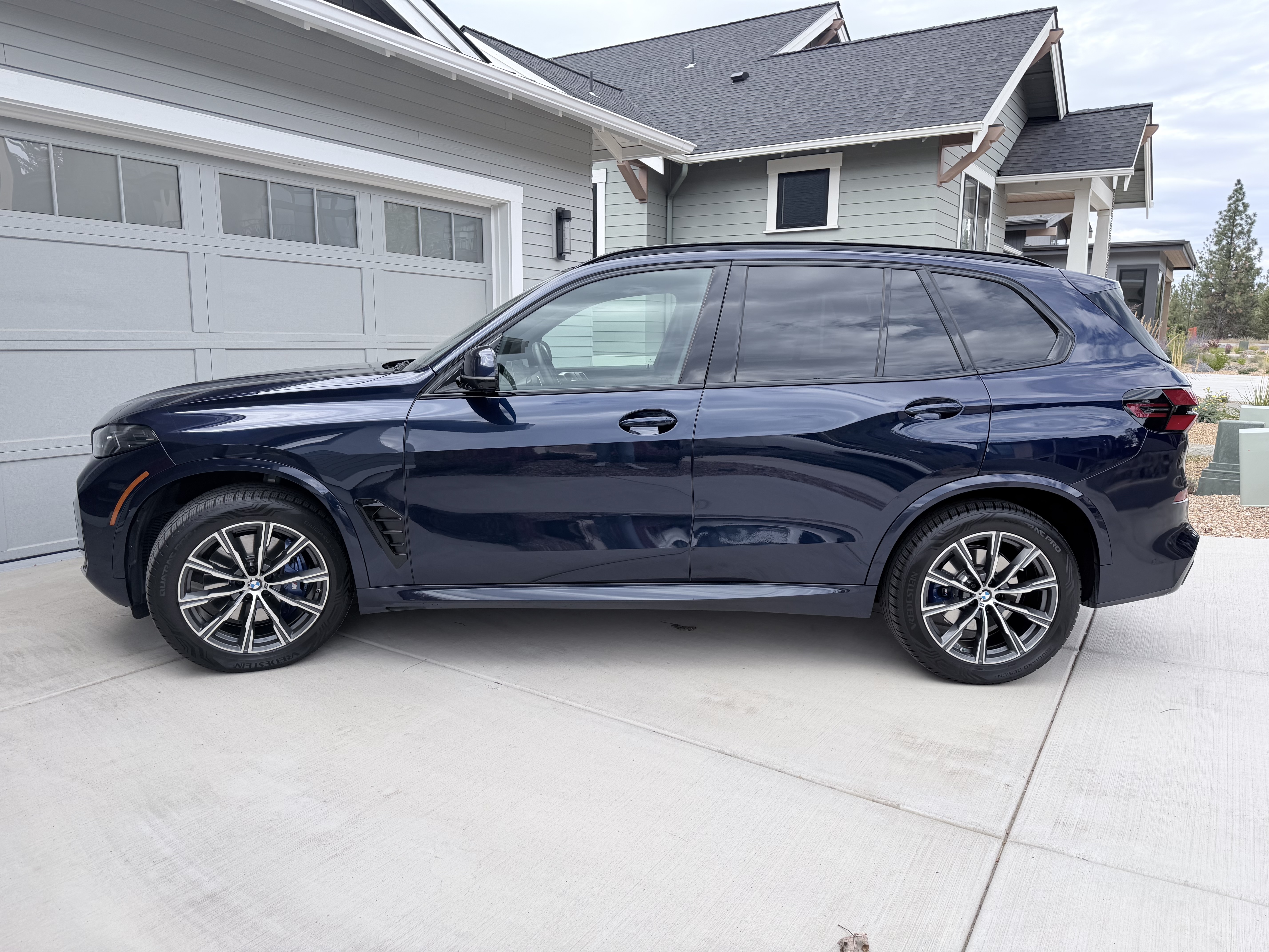 Used 2024 BMW X5 xDrive40i w/ M Sport Package AWD/4WD image 2
