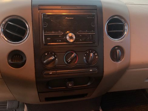 Used 2004 Ford F150 XLT image 8