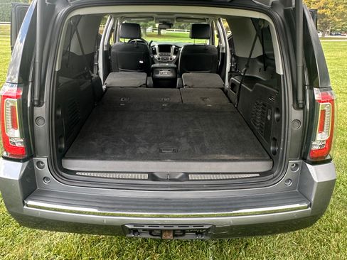 Used 2020 GMC Yukon XL Denali w/ Denali Premium Package image 23