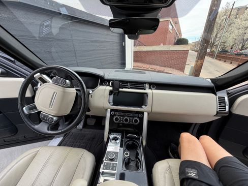 Used 2017 Land Rover Range Rover HSE image 14