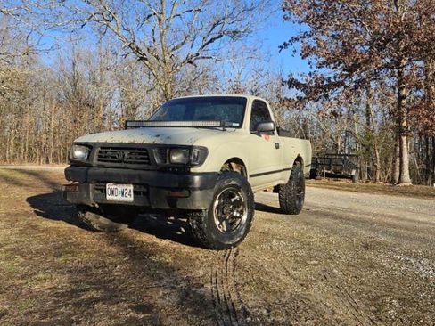 Used 1995 Toyota Tacoma 4x4 Regular Cab image 9