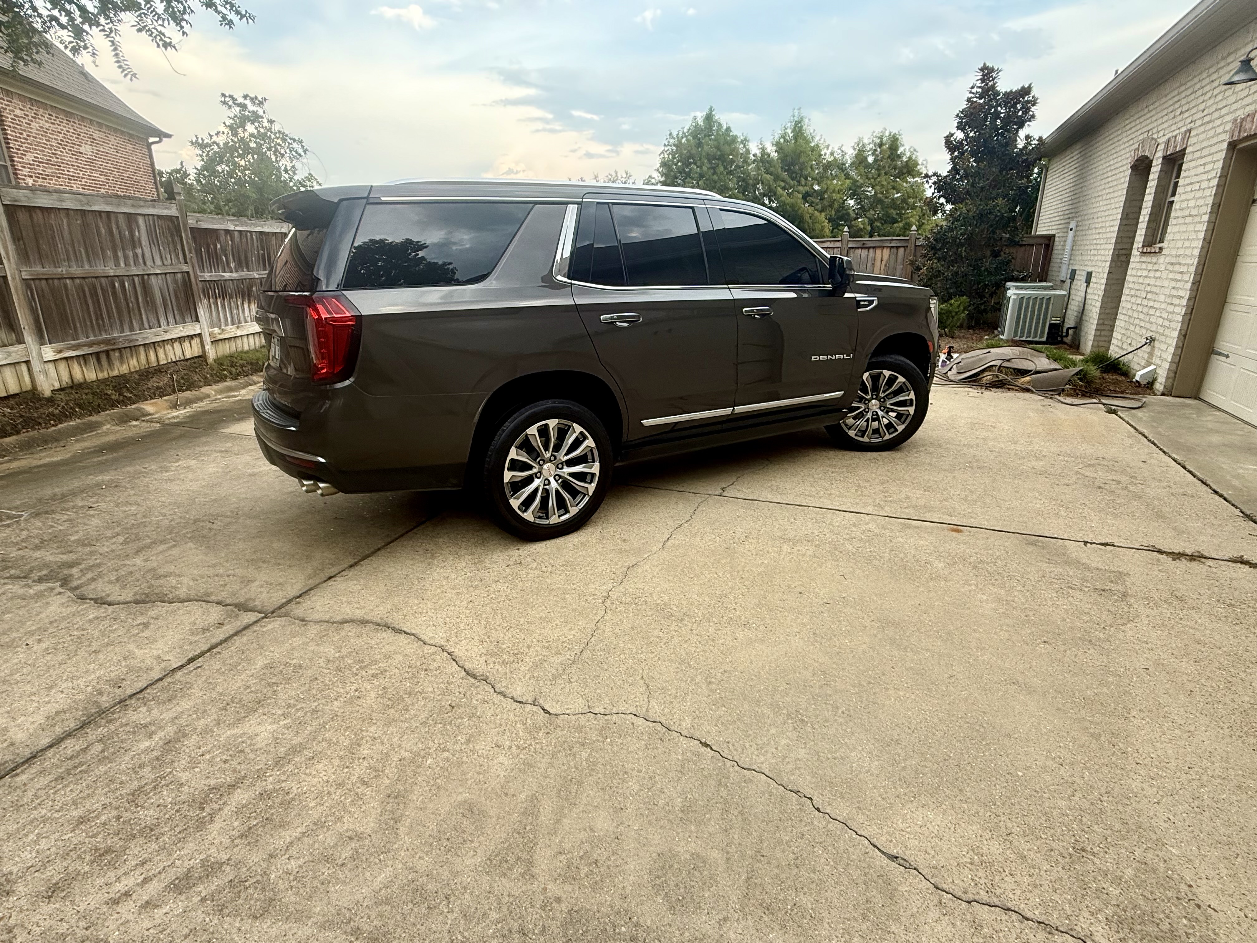 Used 2021 GMC Yukon Denali AWD/4WD image 5