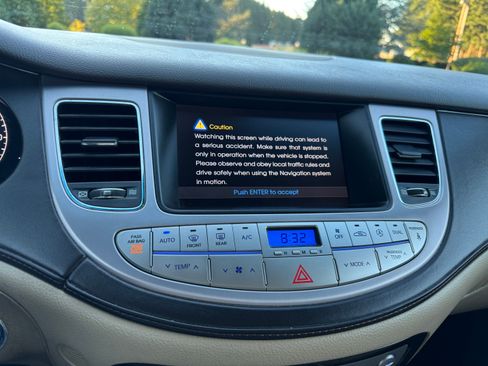 Used 2011 Hyundai Genesis 4.6 image 9