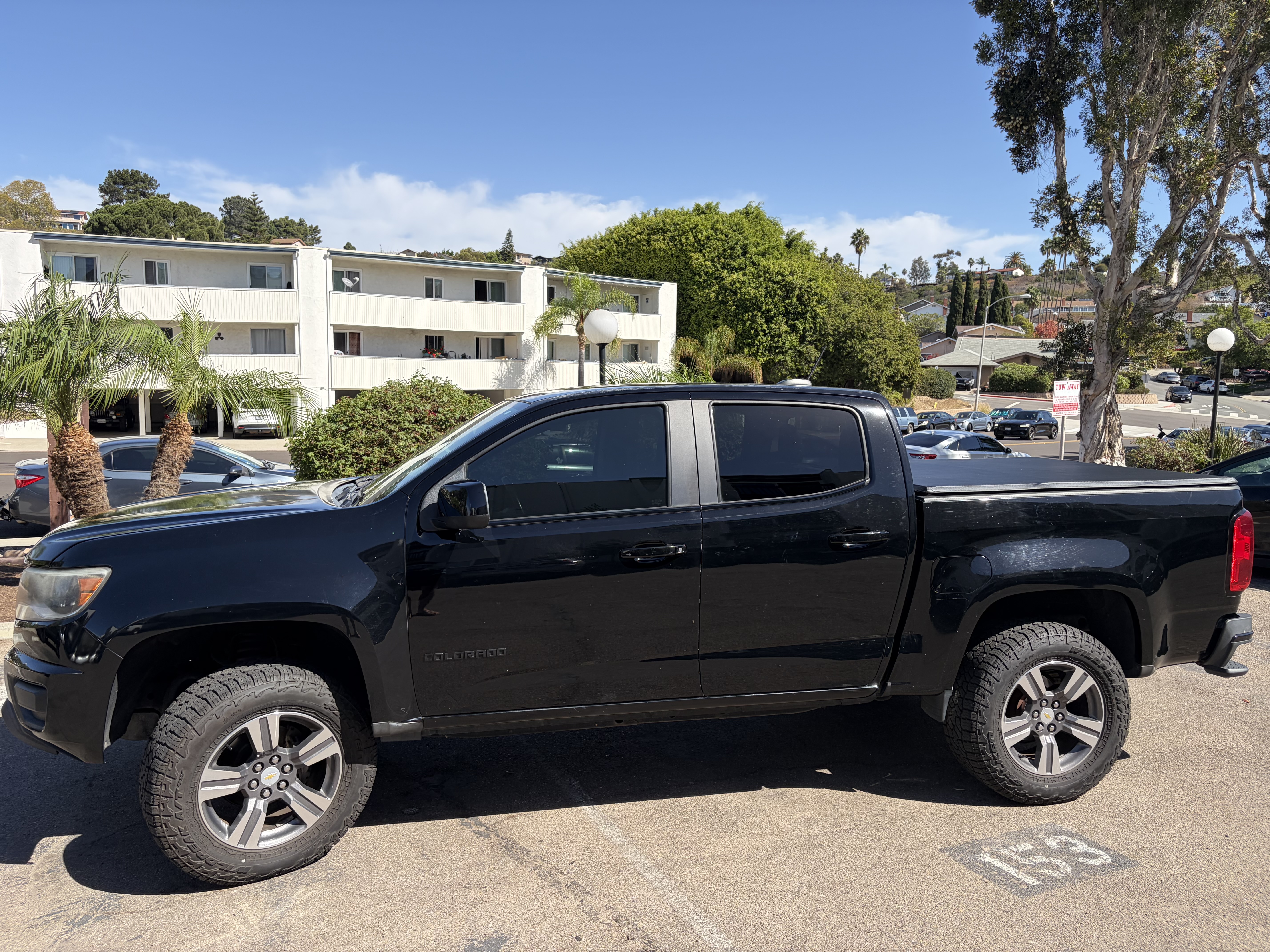 Used 2016 Chevrolet Colorado LT w/ Midnight Edition AWD/4WD image 11