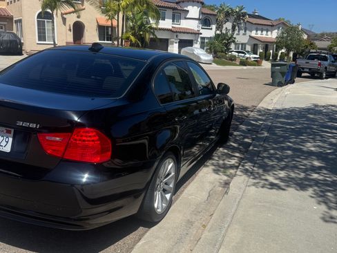 Used 2011 BMW 328i Sedan RWD image 2
