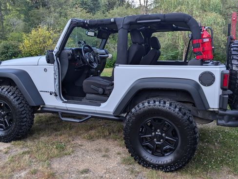 Used 2015 Jeep Wrangler Sport image 1