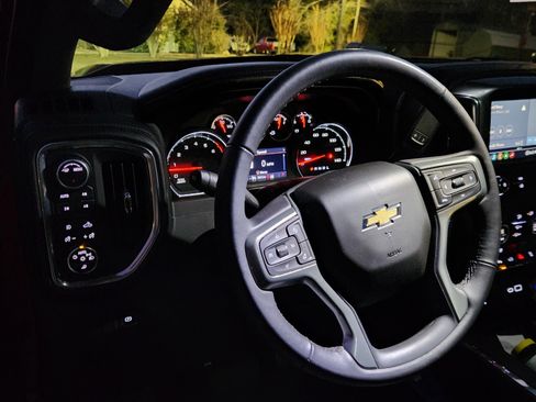 Used 2022 Chevrolet Silverado 1500 LTZ w/ LTZ Premium Package image 4