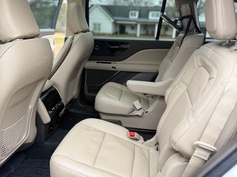 Used 2023 Lincoln Aviator Reserve w/ Equipment Group 201A image 12