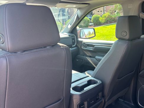Used 2023 Chevrolet Silverado 1500 LT Trail Boss w/ LT Trail Boss Premium Package AWD/4WD image 12
