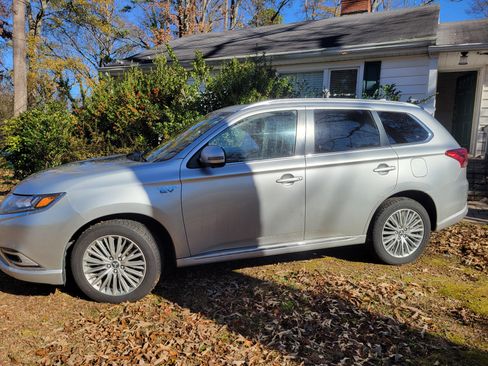 Used 2019 Mitsubishi Outlander GT image 1
