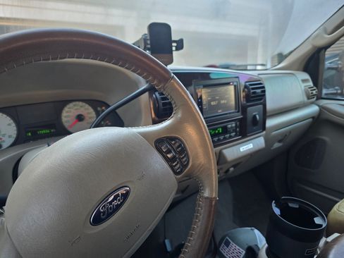 Used 2007 Ford F250 King Ranch image 9