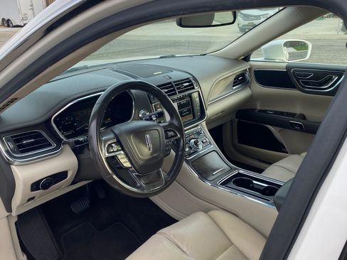 Used 2017 Lincoln Continental Select image 6