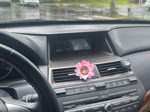 Used 2011 Honda Accord EX-L image 6