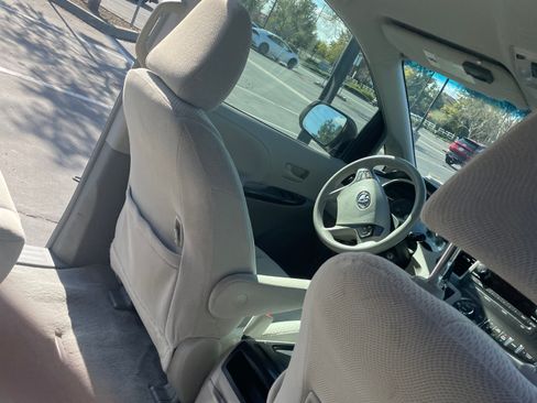 Used 2014 Toyota Sienna LE image 24
