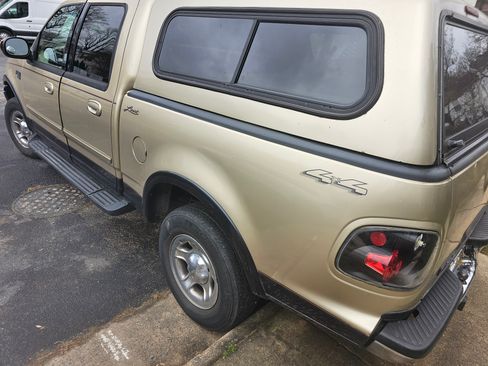 Used 2001 Ford F150 4x4 SuperCrew image 4