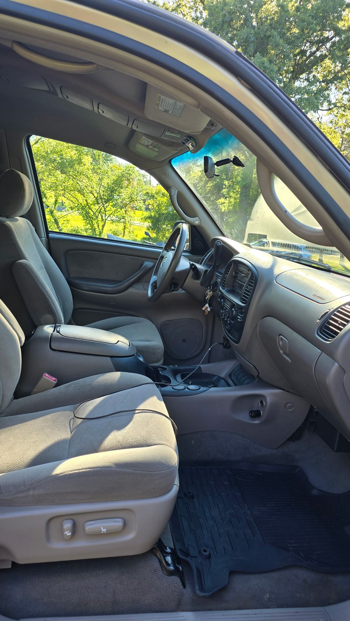 Used 2006 Toyota Sequoia SR5 RWD image 4