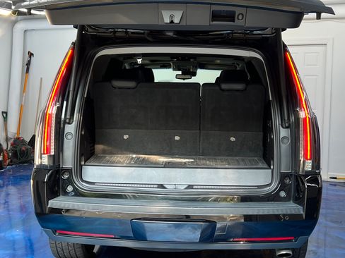 Used 2019 Cadillac Escalade Premium Luxury w/ Escalade Sport Edition AWD/4WD image 15