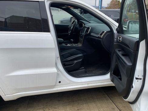 Used 2015 Jeep Grand Cherokee Altitude image 11