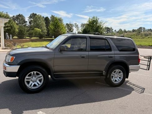 Used 1998 Toyota 4Runner SR5 w/ Sport Seat Pkg RWD image 1