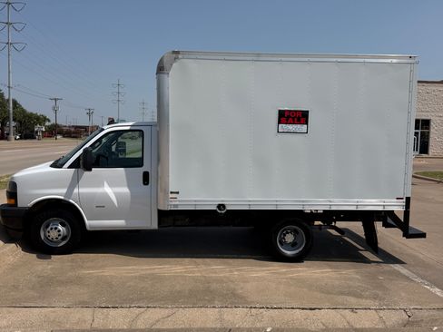 Used 2021 Chevrolet Express 3500 w/ Power Convenience Package RWD image 2