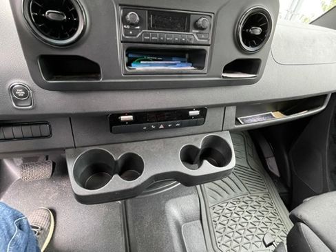 Used 2022 Mercedes-Benz Sprinter 2500 image 10
