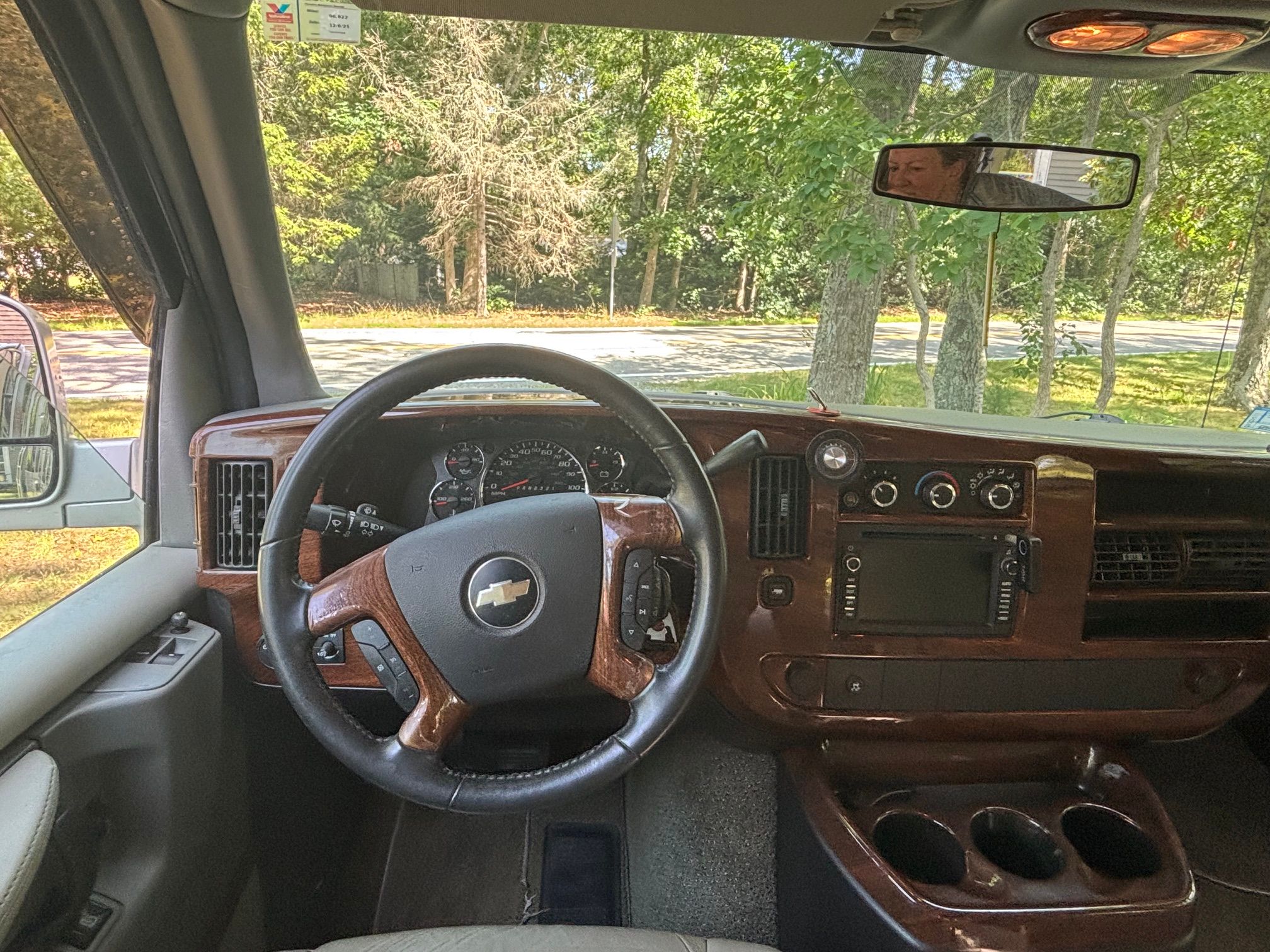 Used 2010 Chevrolet Express 1500 w/ Preferred Equipment Group RWD image 10