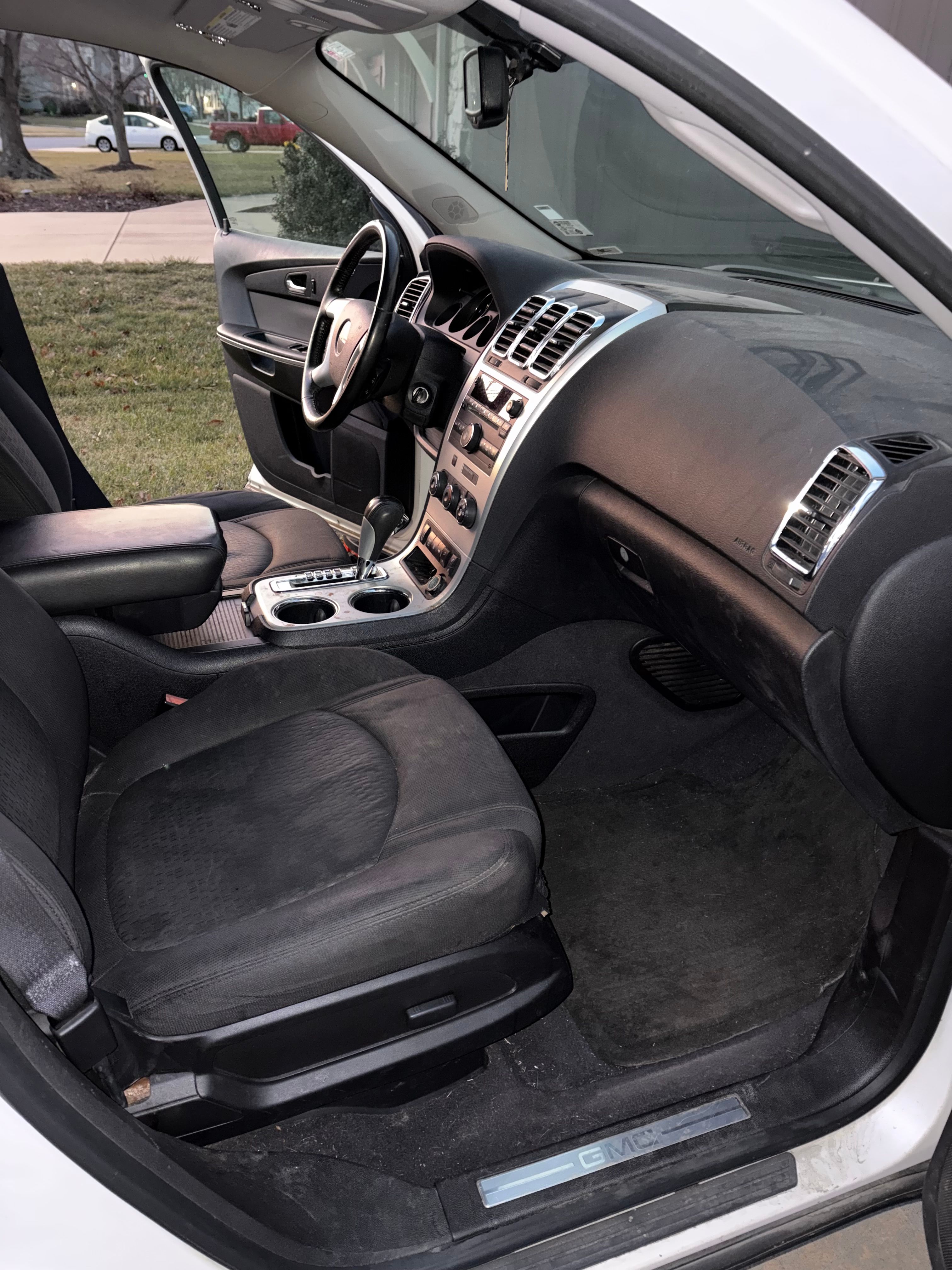 Used 2012 GMC Acadia SLE FWD image 8