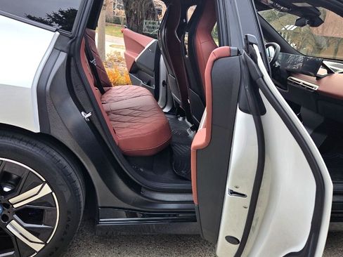 Used 2023 BMW iX xDrive50 w/ Premium Package image 14