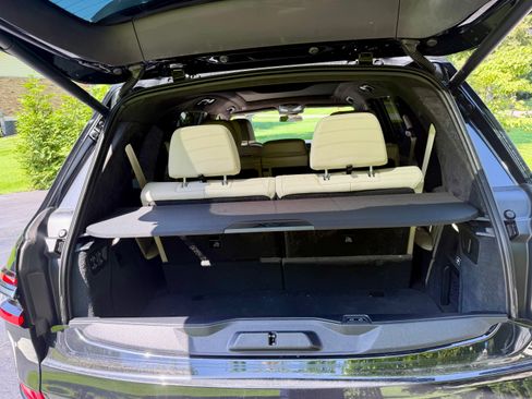 Used 2023 BMW X7 xDrive40i w/ M Sport Package AWD/4WD image 20