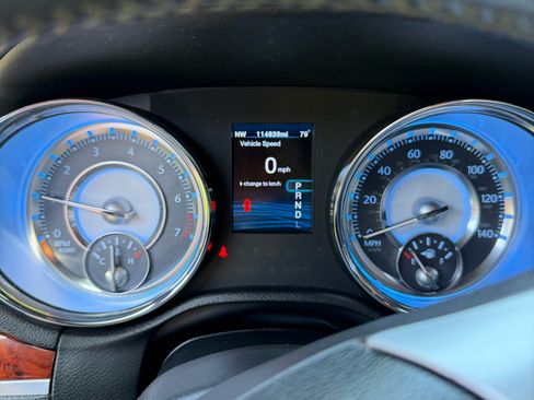 Used 2012 Chrysler 300 RWD image 2