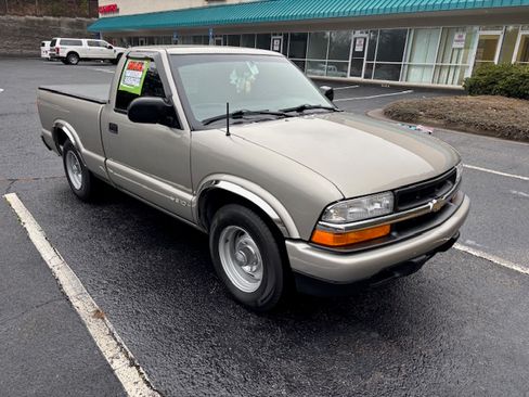Used 2001 Chevrolet S10 Pickup LS w/ Preferred Equipment Group image 9