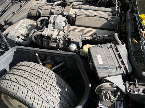 Used 1992 Chevrolet Corvette Coupe RWD image 11