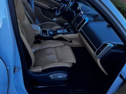 Used 2016 Porsche Cayenne image 8