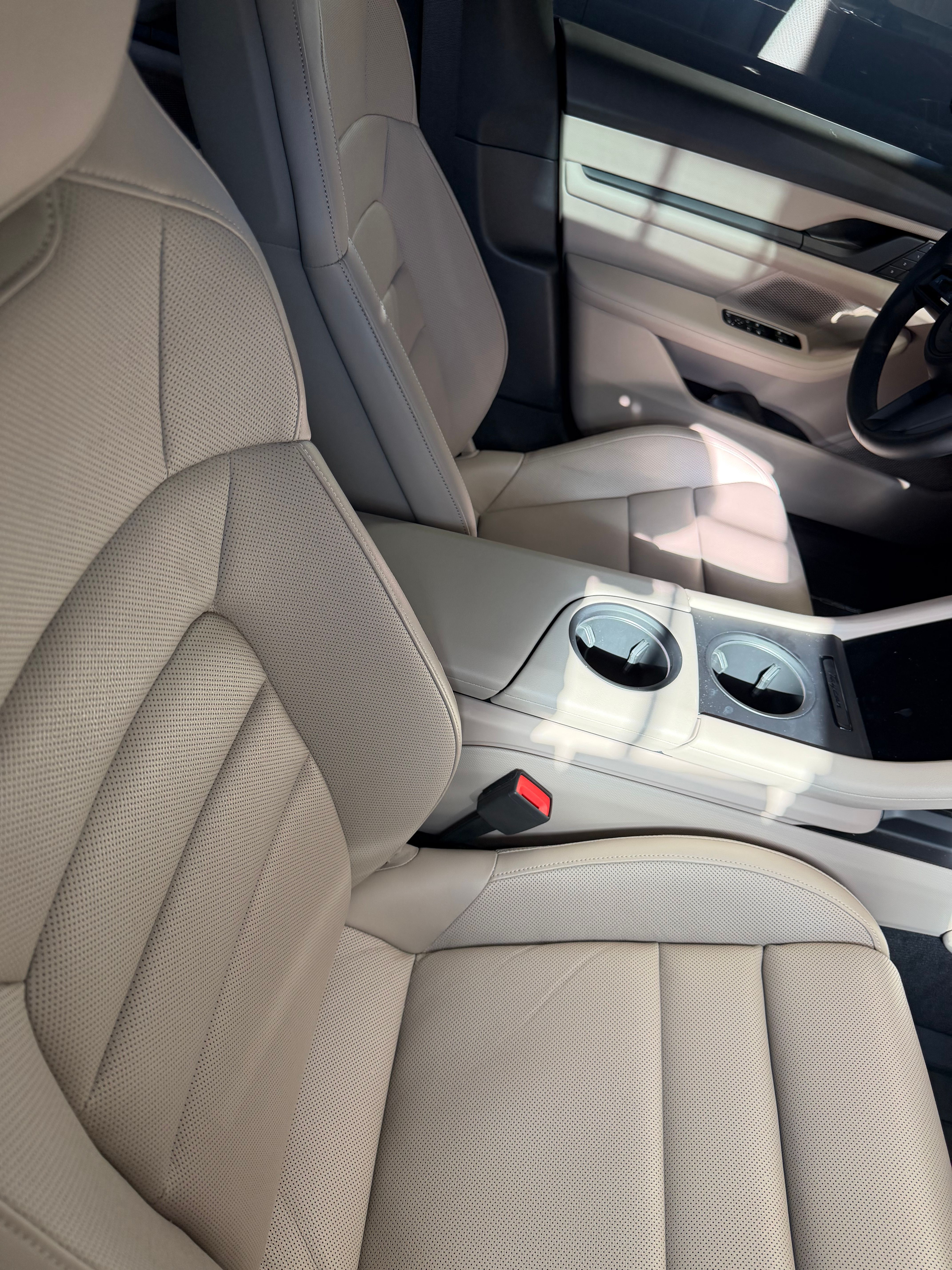 Used 2022 Porsche Taycan RWD image 6