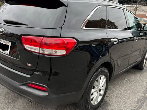 Used 2017 Kia Sorento LX Sport Utility 4D image 8