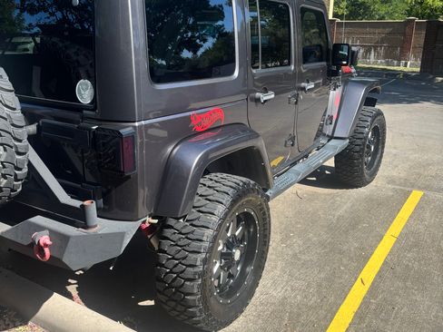 Used 2014 Jeep Wrangler Unlimited Sahara w/ Connectivity Group image 4