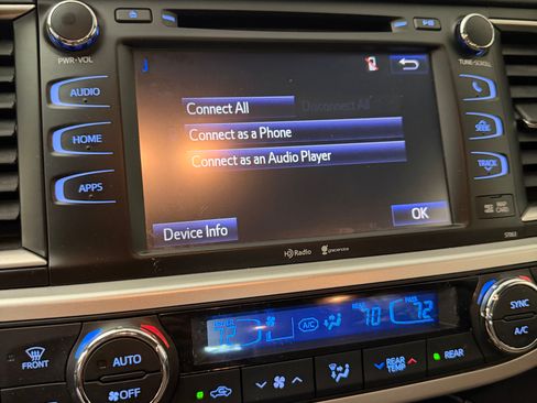 Used 2015 Toyota Highlander XLE AWD/4WD image 17