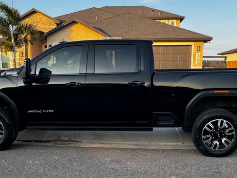 Used 2023 GMC Sierra 2500 AT4 w/ AT4 Premium Plus Package image 9