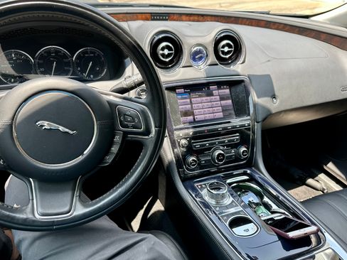 Used 2013 Jaguar XJ image 6