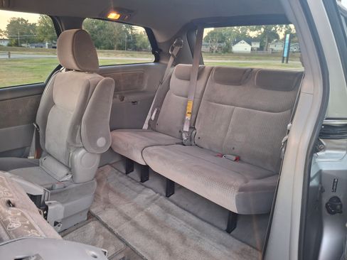 Used 2009 Toyota Sienna LE image 11