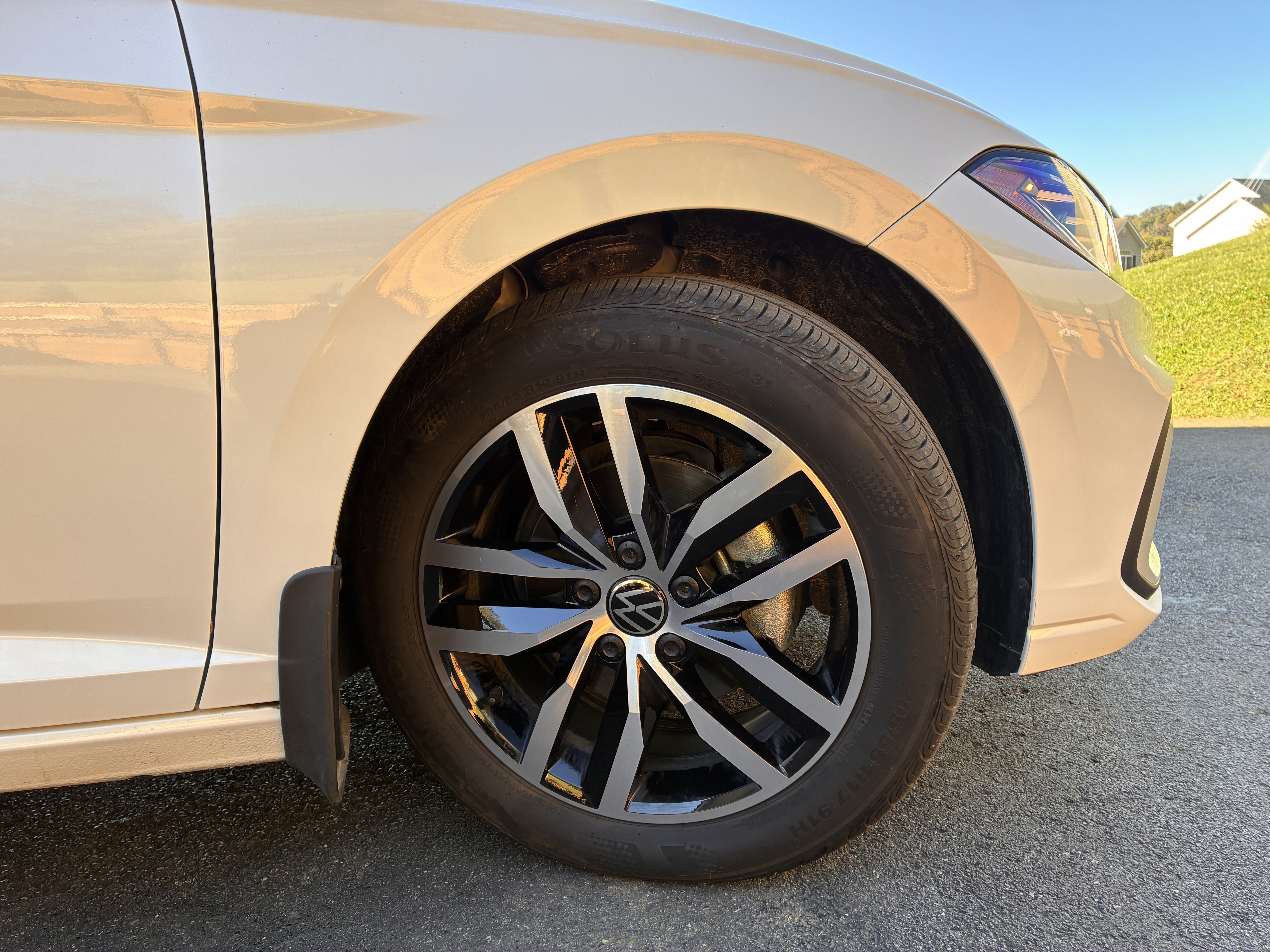 Used 2025 Volkswagen Jetta SE FWD image 19