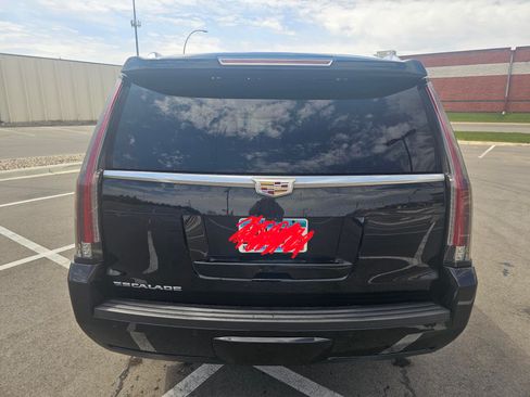 Used 2018 Cadillac Escalade Premium Luxury AWD/4WD image 5