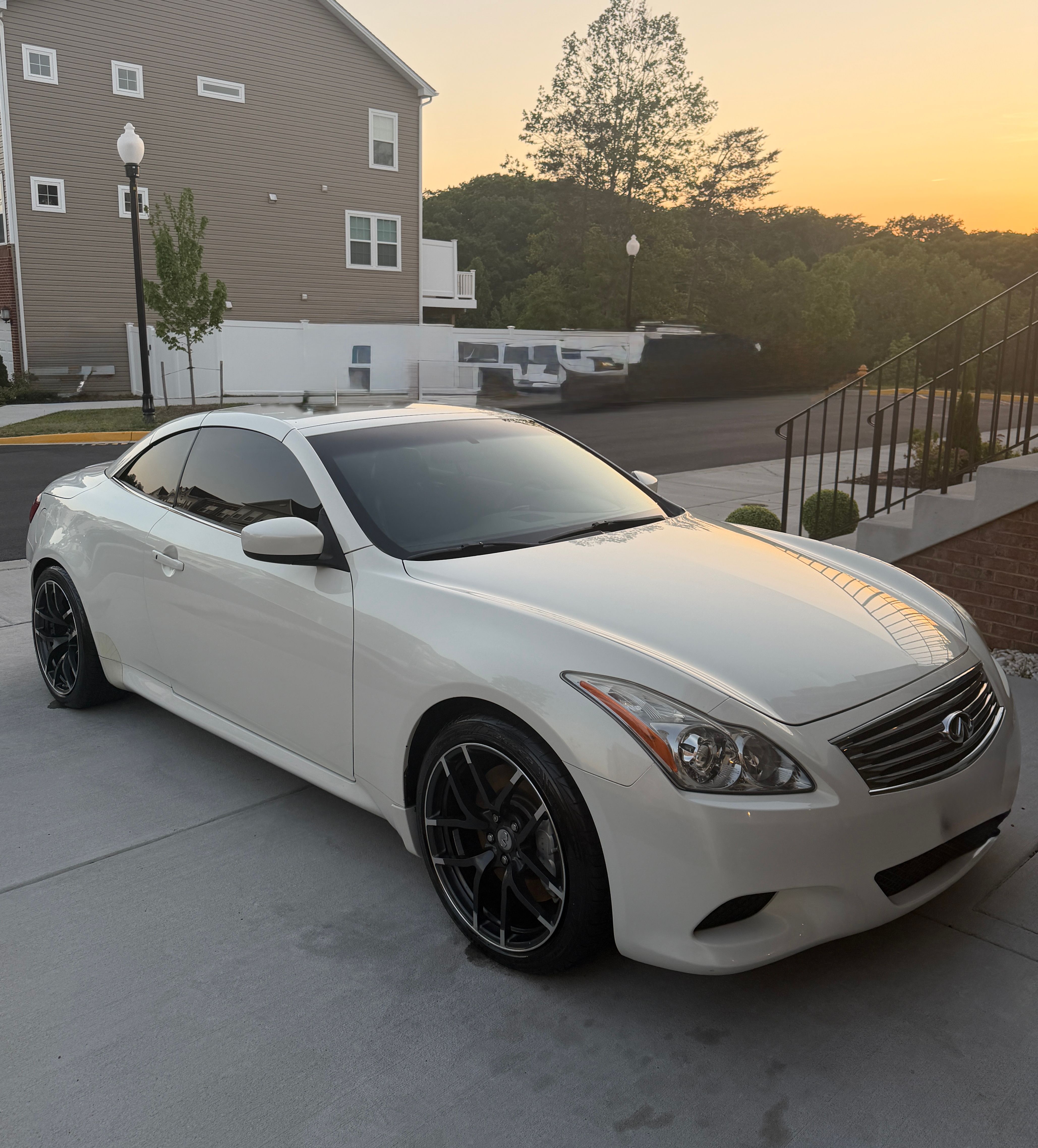 Used 2010 INFINITI G37 Convertible w/ Premium Pkg RWD image 8